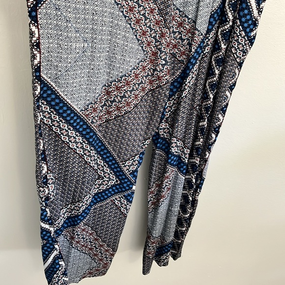 Molly Bracken Star Printed Woven Jumpsuit - Picture 9 of 10